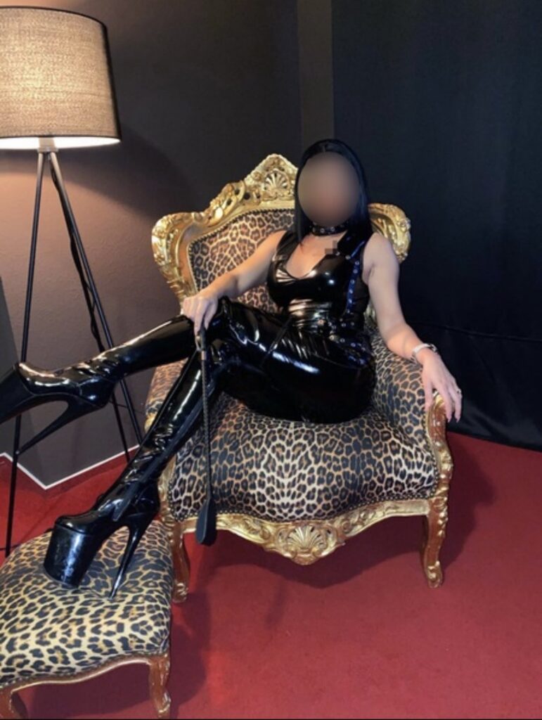 Bizarre Domina In K Ln Latex Lack Und Leder Frauen Am Rhein