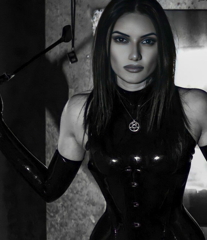 DOMINA VALENTINA